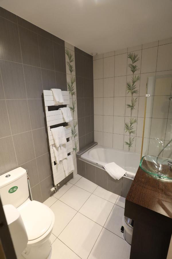 Logis Le Bourguignon Hotel Bèze Екстериор снимка