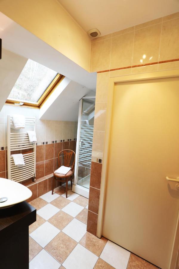 Logis Le Bourguignon Hotel Bèze Екстериор снимка