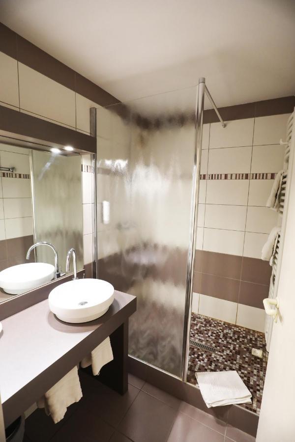 Logis Le Bourguignon Hotel Bèze Екстериор снимка