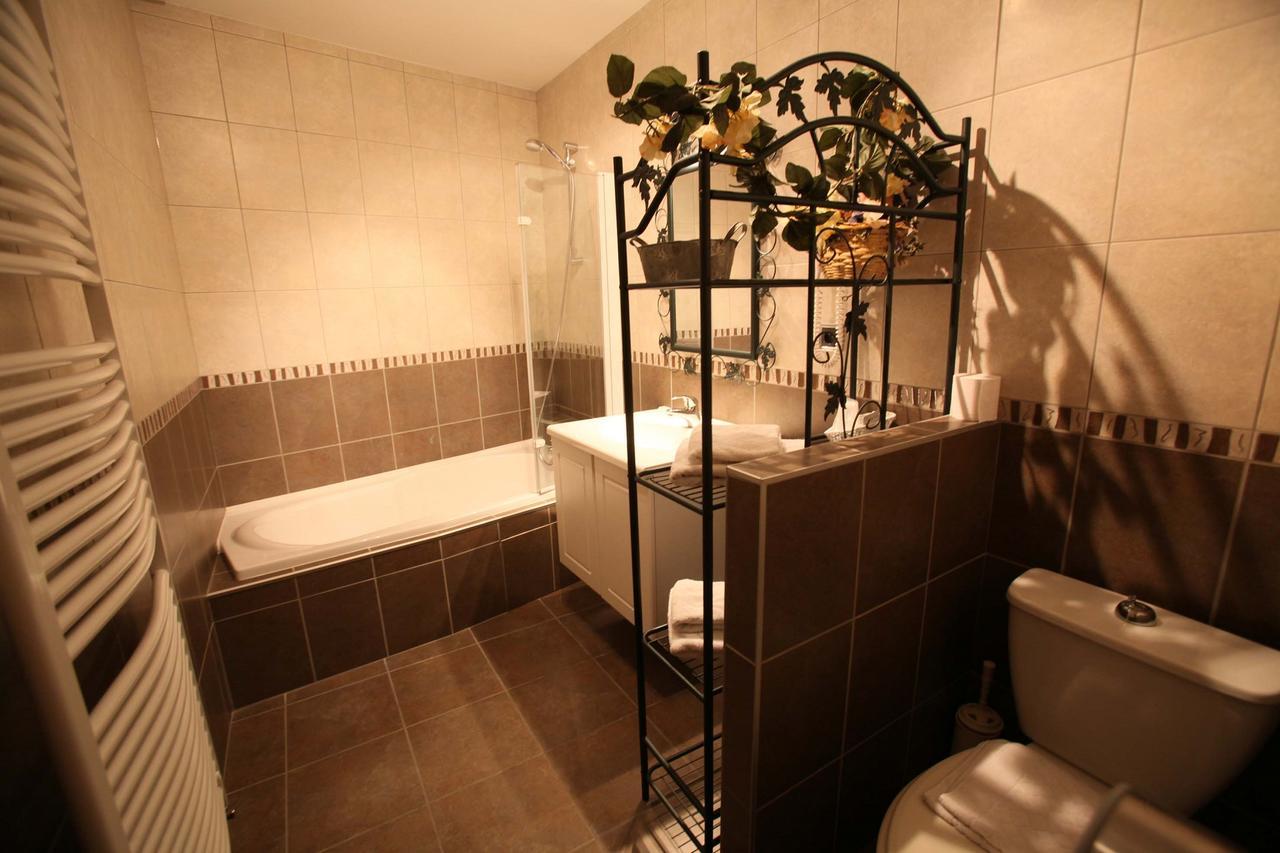 Logis Le Bourguignon Hotel Bèze Екстериор снимка