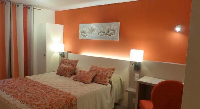 Logis Le Bourguignon Hotel Bèze Екстериор снимка